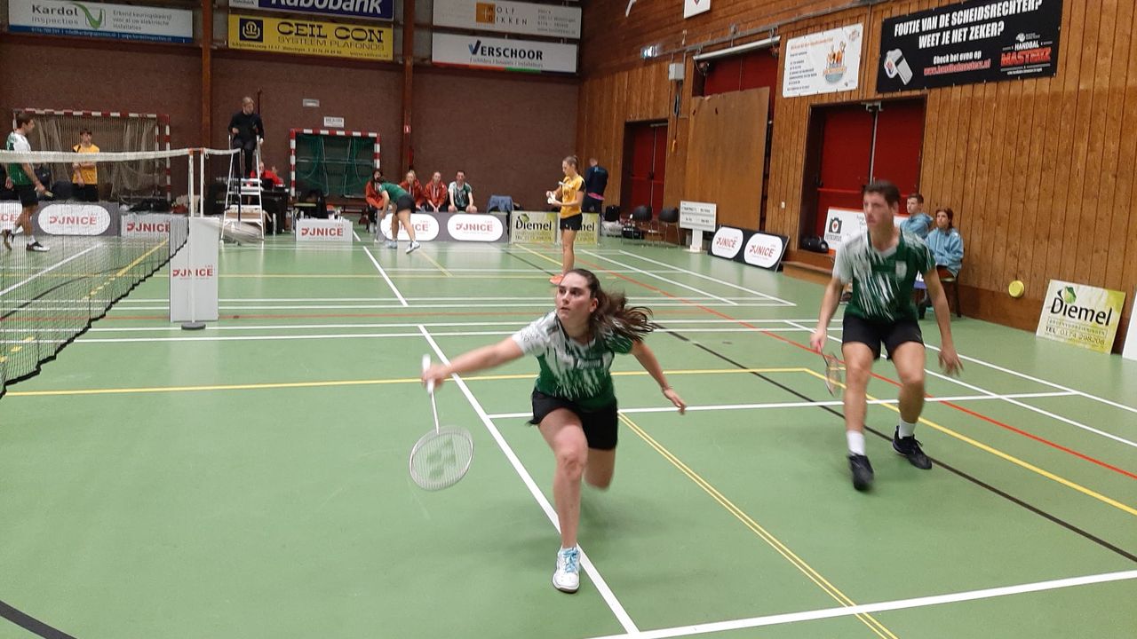 Badmintonners Velo stevenen af op spannend slot reguliere competitie