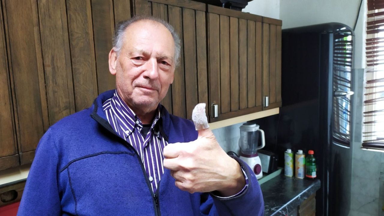 Nico (77) vangt stokstaartje in keuken: 'Vrouw begon ineens te gillen'