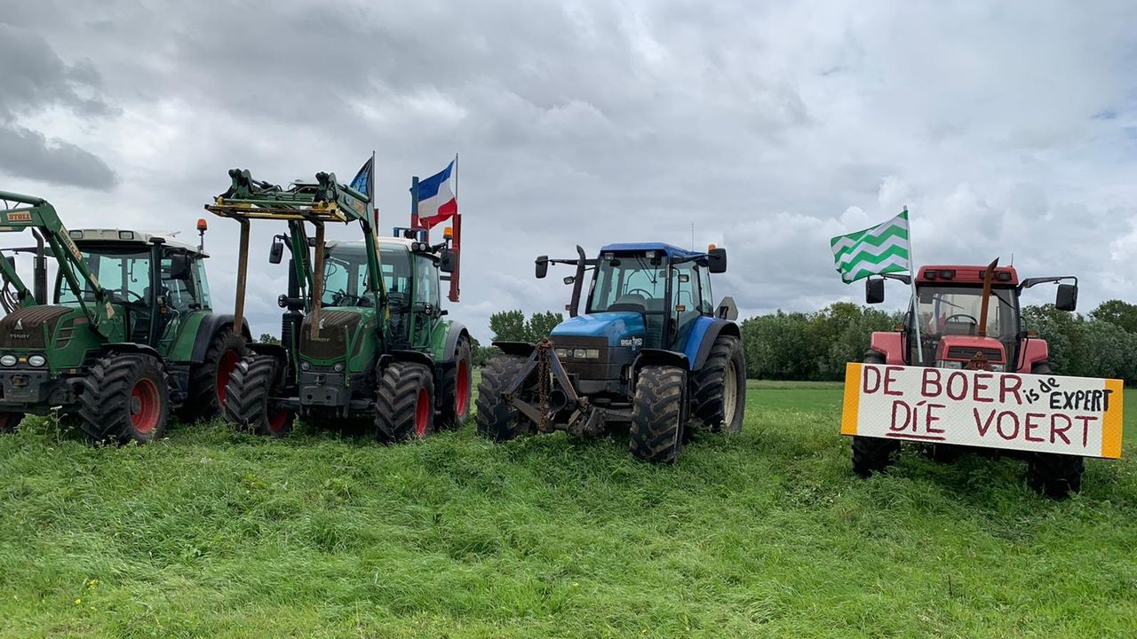 Boeren uit Midden-Delfland en Westland in protest in Zoetermeer