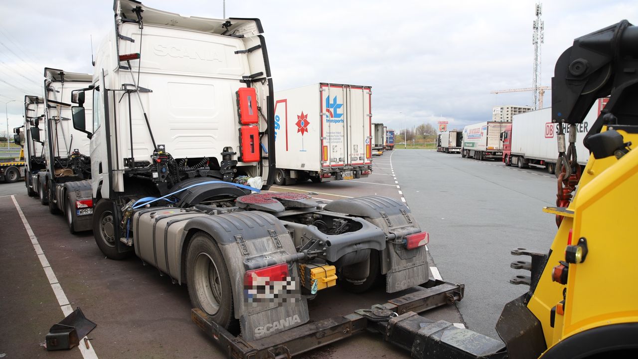 Rijkswaterstaat laat vrachtwagens afvoeren om foutparkeren