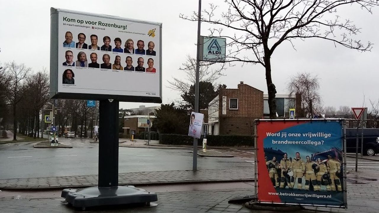 Foutje... Rozenburgse kandidaten op verkiezingsbord in Hoek van Holland