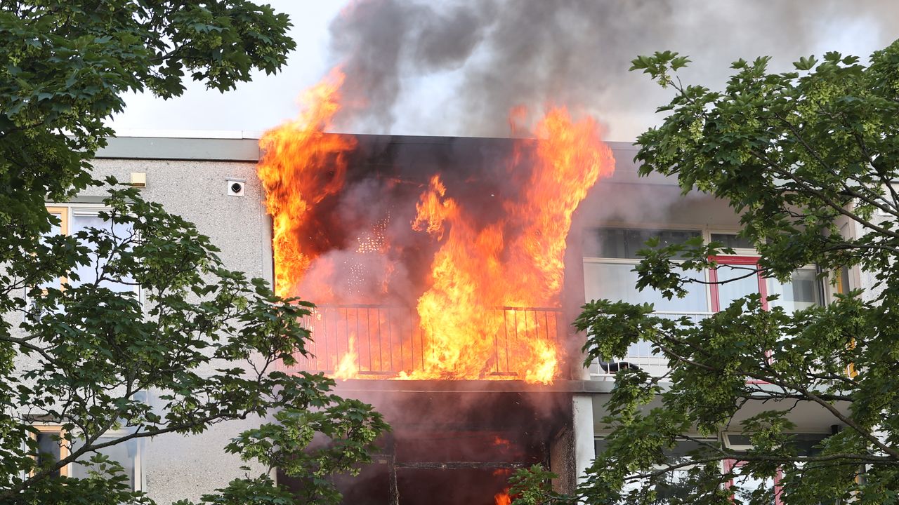 Dode bij uitslaande brand in flat Maassluis
