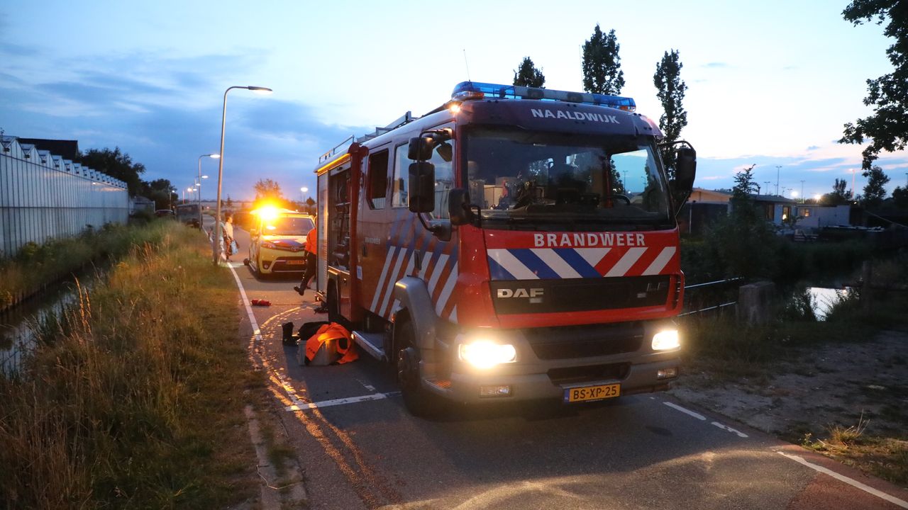 Scooter te water in Naaldwijk, bestuurder aangehouden
