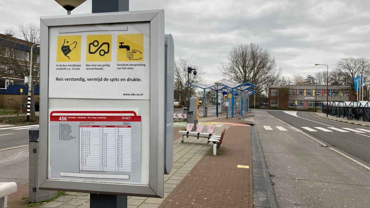 Bussen via eenrichtingsroute door Naaldwijk