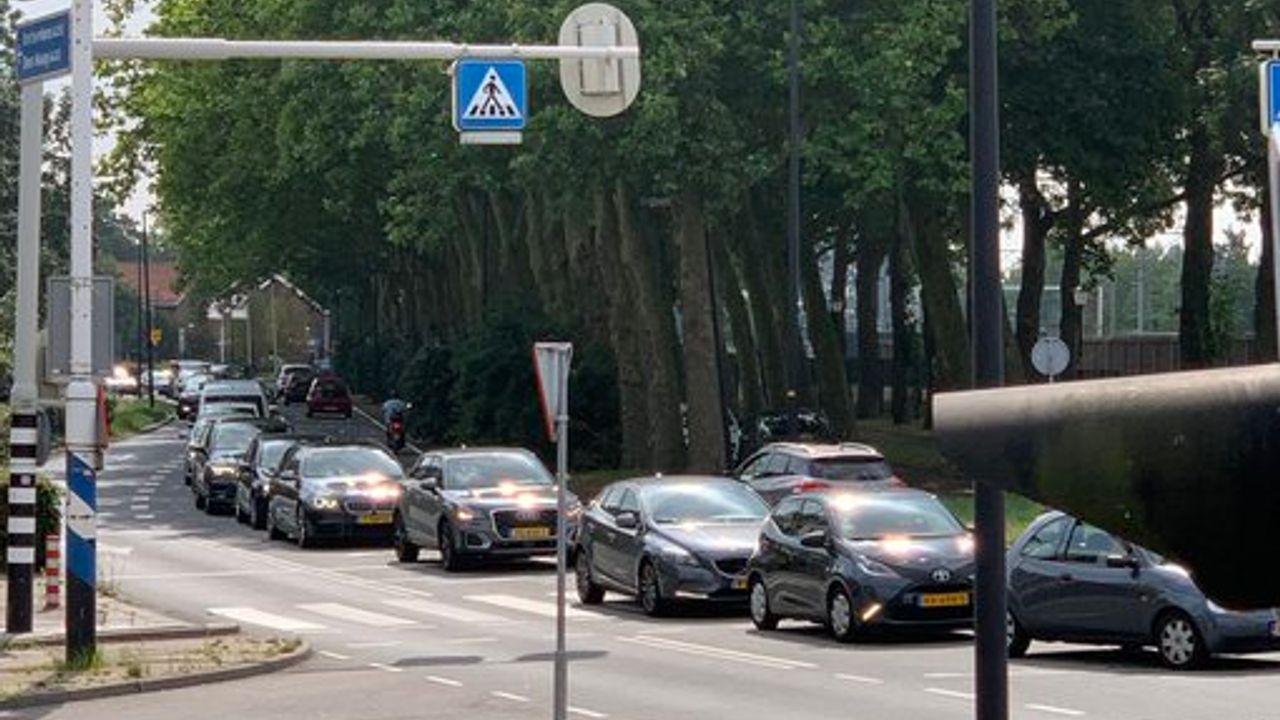 Verkeersdrukte in Maassluis vanwege wegwerkzaamheden op A4