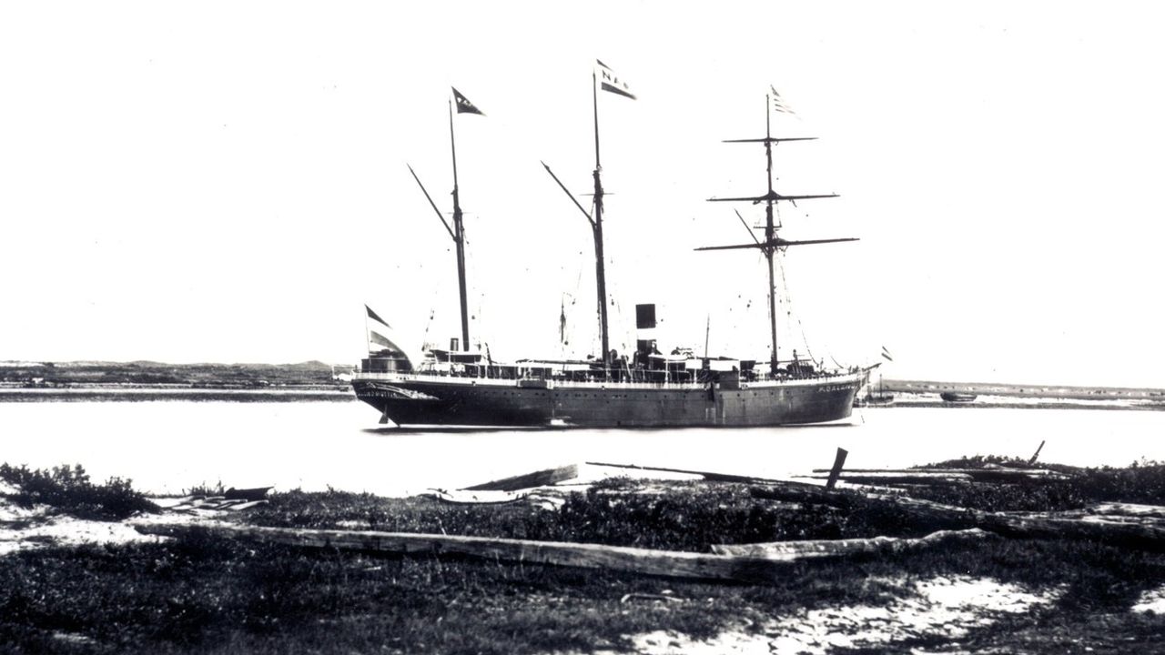 Het eerste zeeschip in de Nieuwe Waterweg