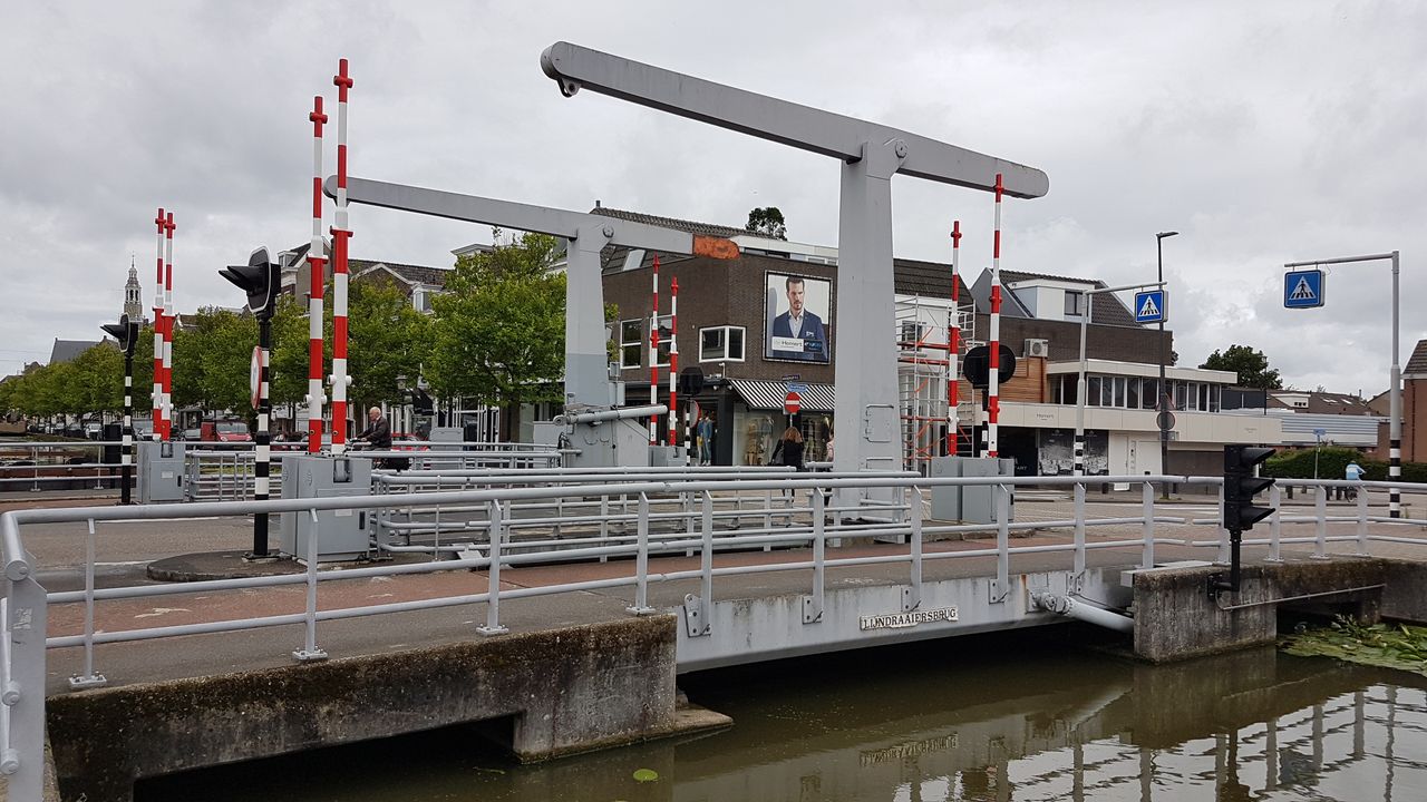 Hoogleraar schrikt van rapport over Lijndraaiersbrug Maassluis