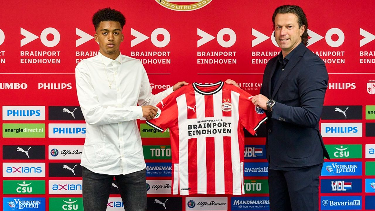 Hoekenees Yiandro Raap (14) tekent profcontract bij PSV