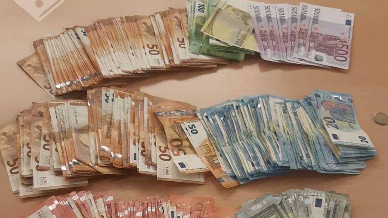 30.000 euro gevonden bij drugsonderzoek, één man zoek