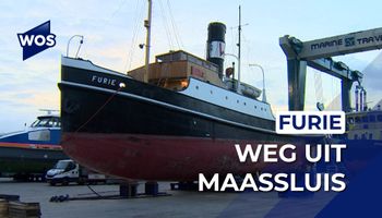 Stoomsleepboot Furie voor groot onderhoud even uit Maassluis